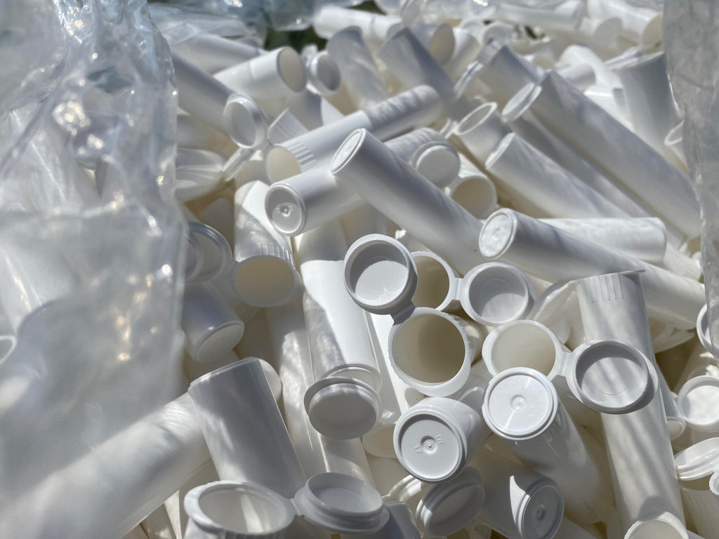 Image of 1000 Count White 116mm Pre-Roll Tubes in plastic bag